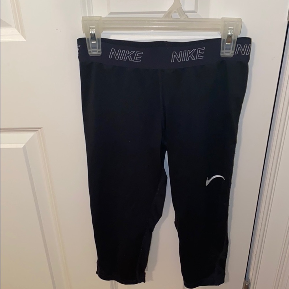 Black nike capris